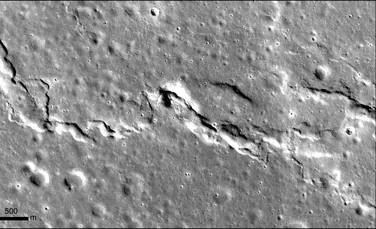 Un nou studiu confirmă faptul că Luna se micșorează