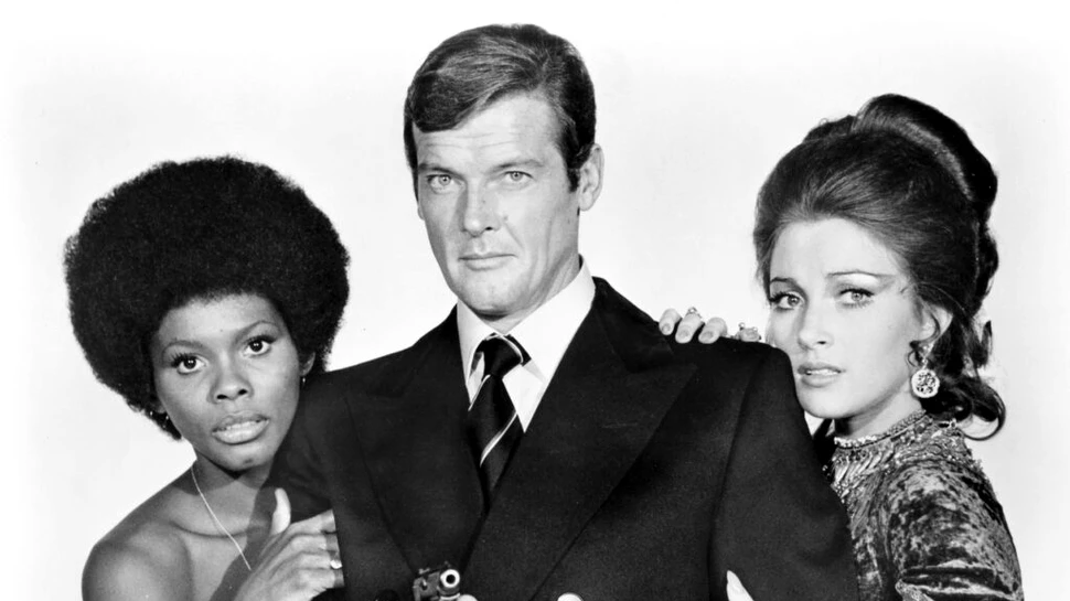 Roger Moore, cel mai longeviv James Bond. „Moore l-a jucat pe Bond ca și cum s-ar fi jucat pe el însuși”