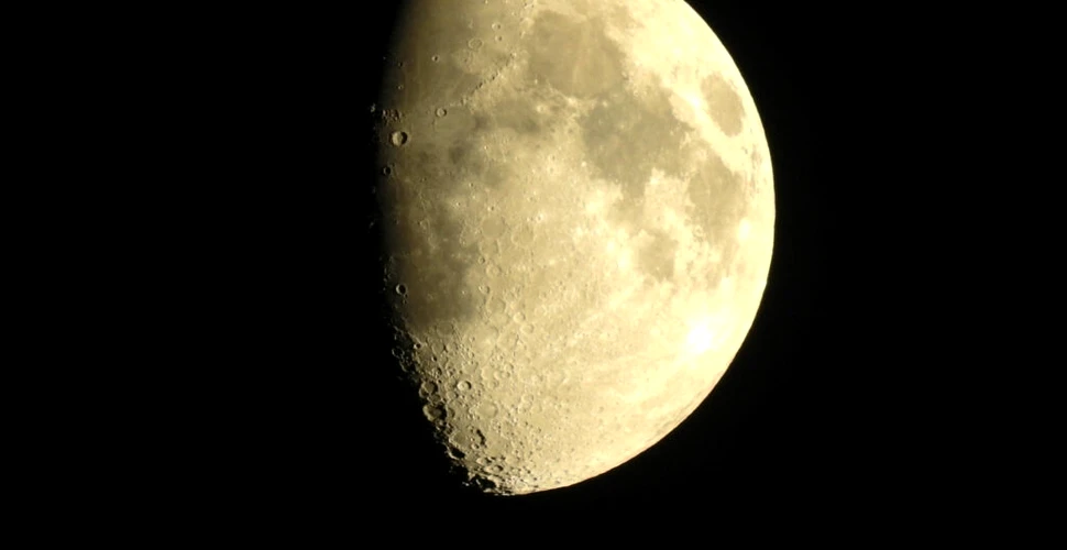 Diferențele dintre partea văzută și cea ascunsă a Lunii, provocate de un impact colosal antic