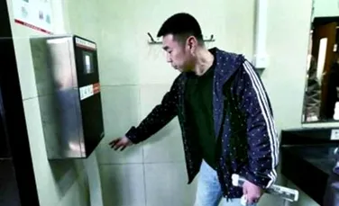 Inovaţie bizară a chinezilor: hârtia igienică din Beijing este protejată de un sistem de recunoaştere facială