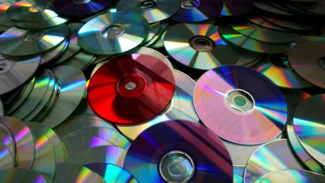 Cum putem folosi CD-urile vechi pentru a ne proteja plantele din grădină?