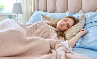 O femeie doarme 22 de ore pe zi. De ce boală suferă?