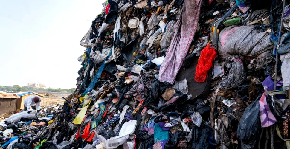 Cum a ajuns Ghana groapa de gunoi pentru hainele uzate din întreaga lume?