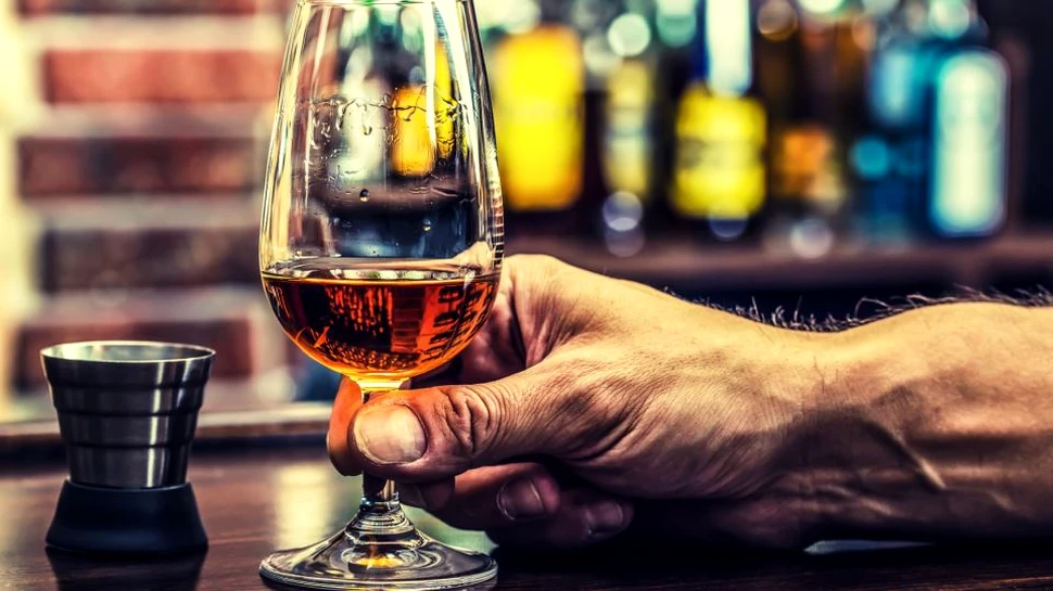 Consumul de alcool este un factor principal de îmbolnăvire şi mortalitate la nivel mondial