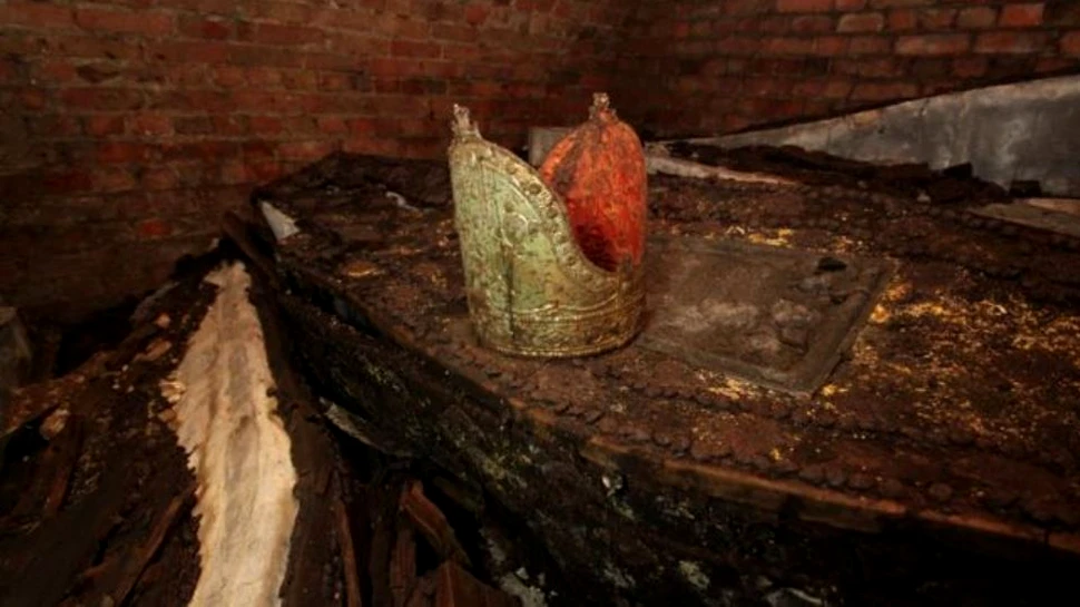 Decoperire macabră sub o biserică medievală, lângă rezidenţa Arhiepiscopului de Cantebury . ”Este o imagine care îţi dă fiori”