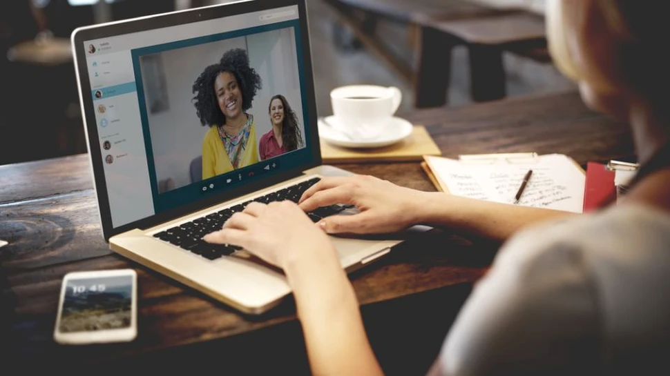 O eroare Zoom a permis atacuri în video-conferințele private