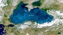 De ce, în anotimpurile călduroase, Marea Neagră devine turcoaz?