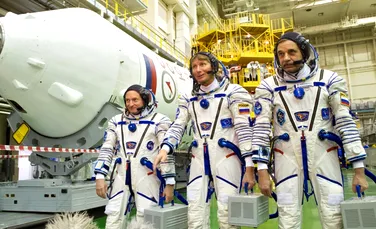 Primul echipaj de astronauţi care va petrece un an pe ISS a sosit pe avanpostul spaţial