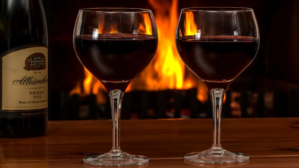 Un studiu arată că oamenii beau mai mult vin ca acum 300 de ani. Care sunt motivele