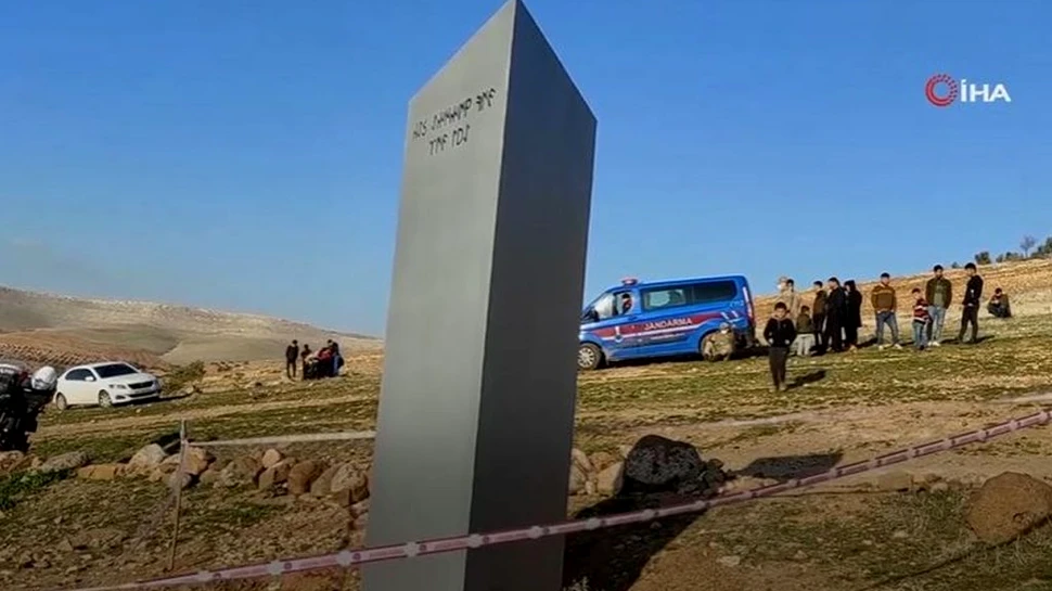 Misterul monolitului apărut în Turcia a fost rezolvat. Cascadoria a fost pusă la cale chiar de către Erdogan