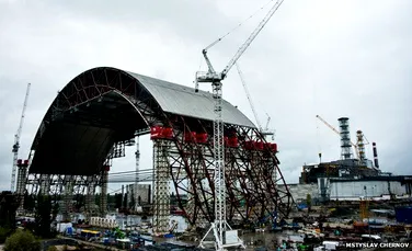 Cum arată noul dom de oţel al reactorului avariat de la centrala nucleară de la Cernobîl. E mai înalt decât Statuia Libertăţii şi de 3 ori mai greu decât Turnul Eiffel