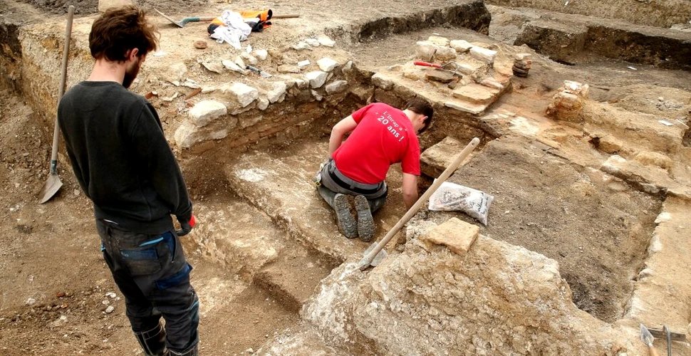 Morminte vechi de 2.000 de ani, descoperite în apropierea Catedralei Notre Dame