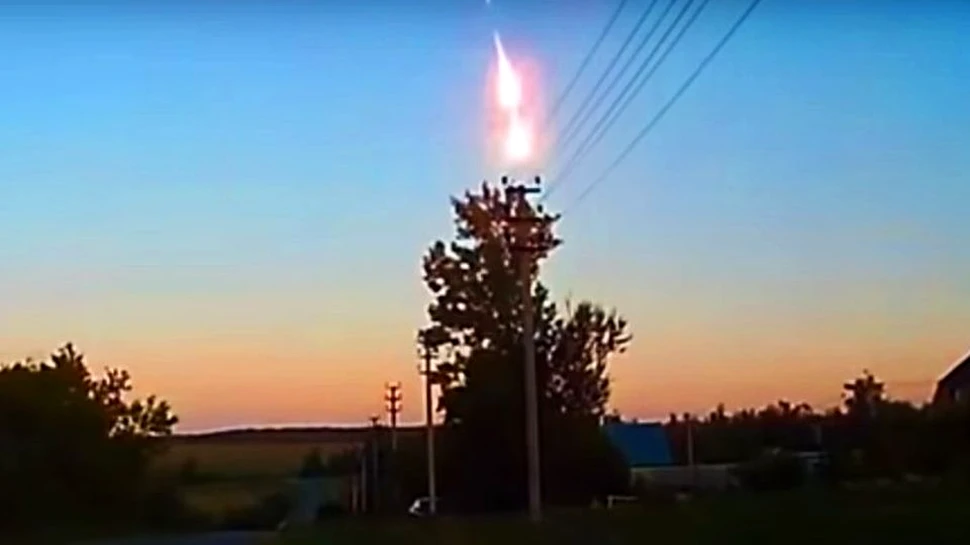 Un meteorit ce a explodat deasupra Rusiei a degajat de zece ori mai multă energie decât bomba de la Hiroshima
