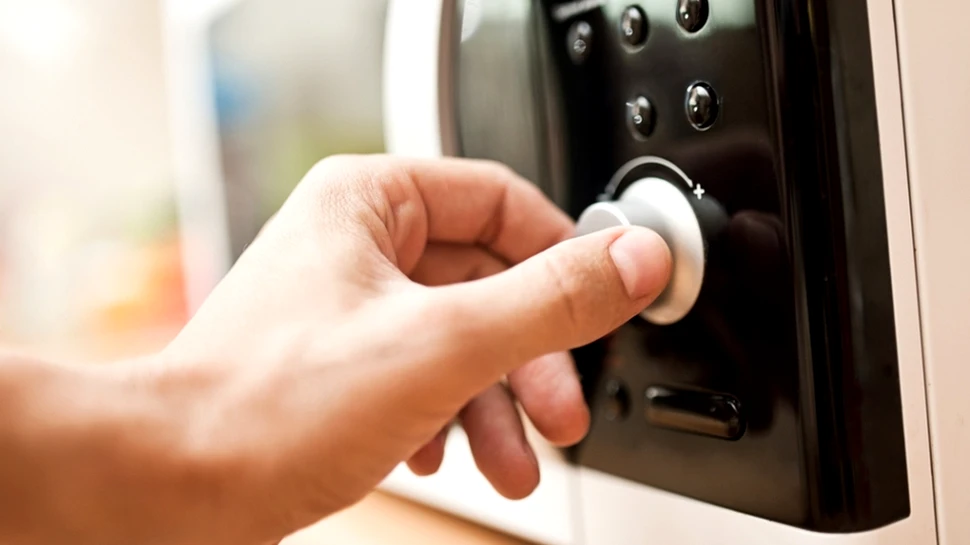 Pericolul uriaş din spatele celui mai comun obiect din bucătăriile noastre. ”Este dispozitivul morţilor vii”’