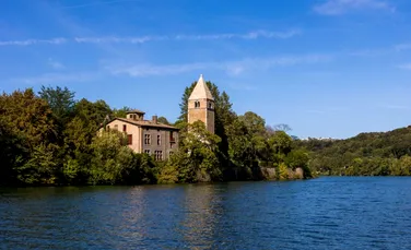 Un castel cumpărat cu 2,5 milioane de euro, scos la licitație pentru „doar” 600.000 de euro