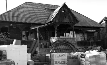 Cum arată o casă tradiţională de lemn recondiţionată de o echipă de meşteşugari din Maramureş