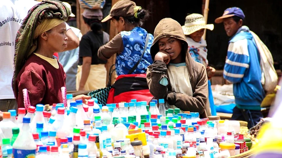 Avertisment ONU: Criza COVID-19 poate împinge spre sărăcie între 400 şi 600 de milioane de oameni