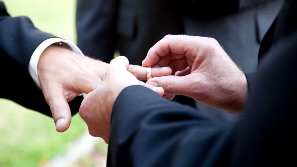 Irlanda de Nord a legalizat avorturile şi căsătoriile între persoane de acelaşi sex