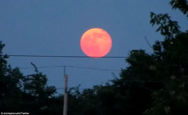Mai rar decât o lună albastră poate fi doar luna de CĂPŞUNĂ. A apărut recent pe cer – FOTO+VIDEO