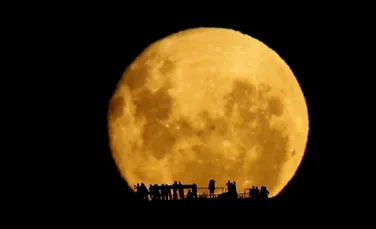 Full Moon Silhouettes: răsăritul Lunii aşa cum nu l-ai mai văzut niciodată (VIDEO)