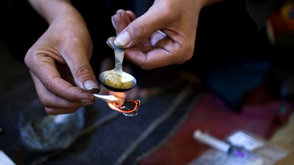 Descoperire cu dublu tăiş. Cercetătorii au publicat reţeta pentru heroina ”de casă”