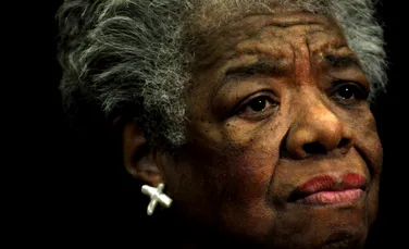 Maya Angelou, una dintre cele mai iubite scriitoare americane. „Atunci când cineva îți arată cine este, crede-l din prima”