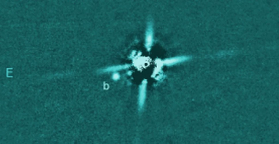 Exoplanetă aflată la doar 400 de ani-lumină depărtare, observată într-o imagine directă uimitoare