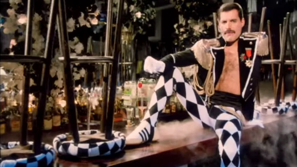 Videoclipul piesei ”Living On My Own”, cu Freddie Mercury, a fost relansat într-o nouă variantă