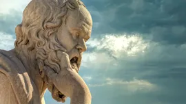 Paradoxul lui Socrate: de ce „dialogul cu sine” ne protejează de manipulare?