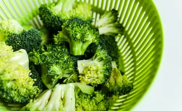 Cercetătorii au descoperit un mod mai sănătos, dar neașteptat, de a găti broccoli