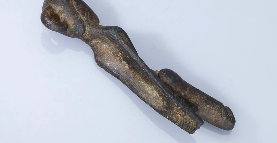 O figurină celtică cu un falus, veche de 2.000 de ani, găsită de căutătorii de metale