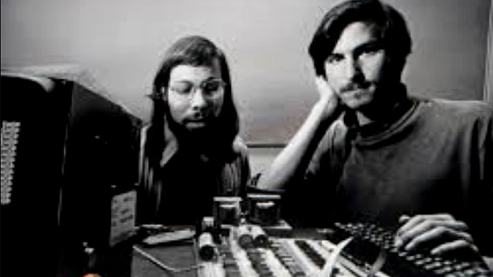 Un prototip al computerului Apple 1 a fost vândut cu 815.000 dolari la licitaţie