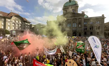 Peste 60.000 de elvețieni au ieșit în stradă pentru politici mai dure împotriva schimbărilor climatice