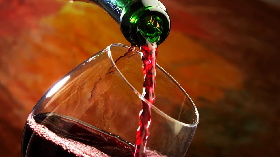 A bea sau a nu bea? În sfârşit, cercetătorii au aflat în ce condiţii un pahar de vin pe zi face bine sănătăţii