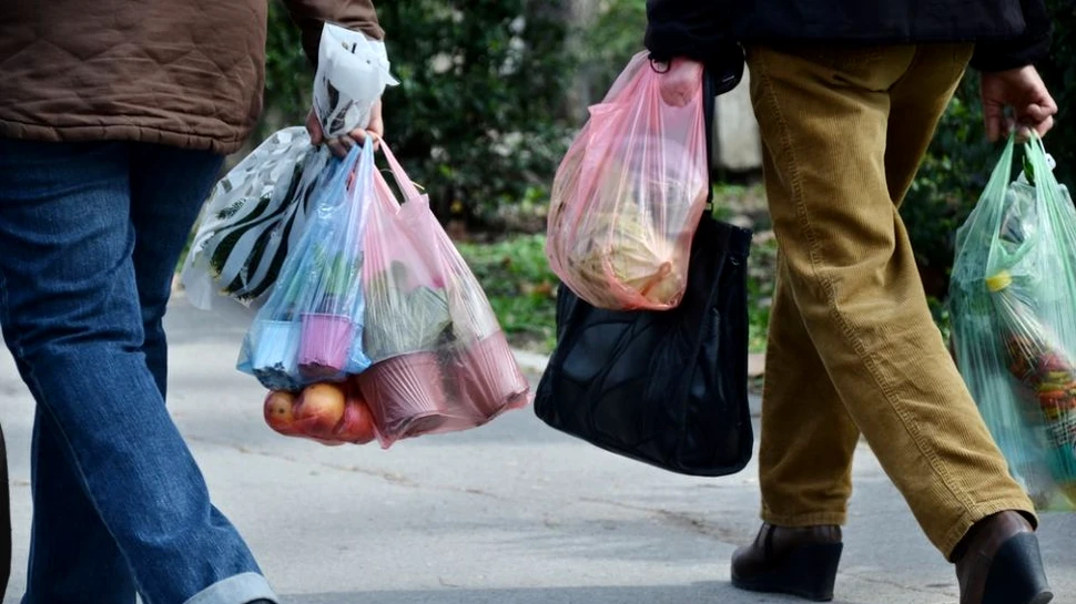China va interzice pungile şi materialele de unică folosinţă din plastic