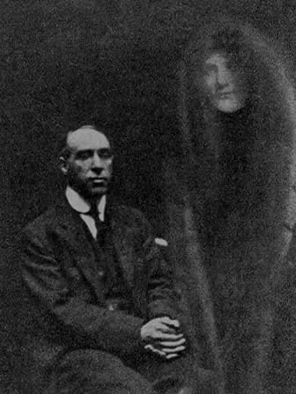 William Hope, realizatorul de imagini cu fantome
