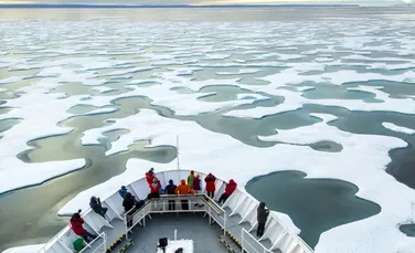 Ultima calotă glaciară intactă din Canada a dat naștere unui iceberg imens