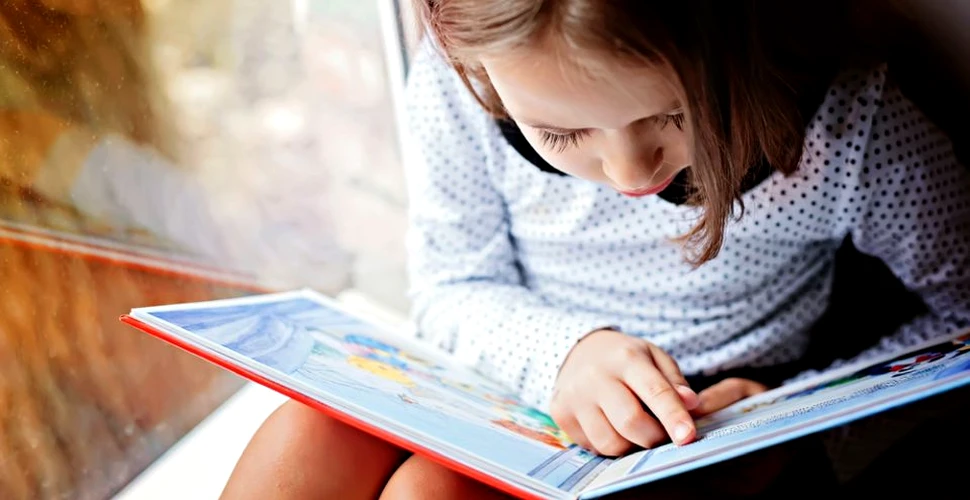 Creierul copiilor cărora li se citesc regulat poveşti se dezvoltă mult mai repede