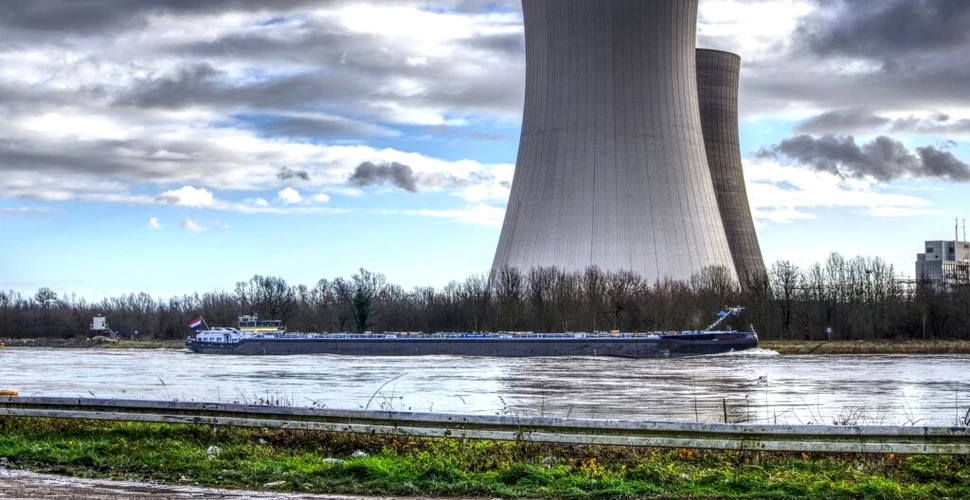 Franța a descoperit crăpături în reactoarele nucleare