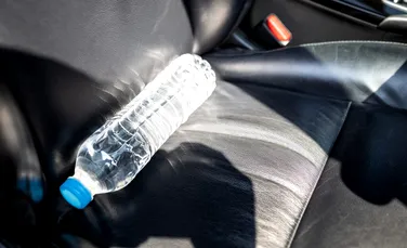 De ce o sticlă de apă lăsată în mașină poate fi periculoasă?