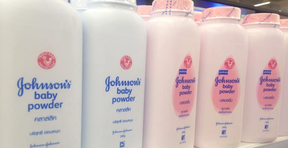 Johnson&Johnson recheamă zeci de mii de sticle de pudră de bebeluşi posibil contaminate cu azbest