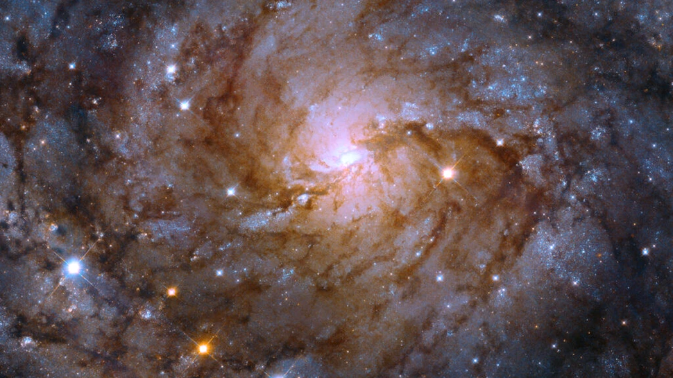 Telescopul Hubble a observat o galaxie uimitoare, ascunsă în spatele Căii Lactee