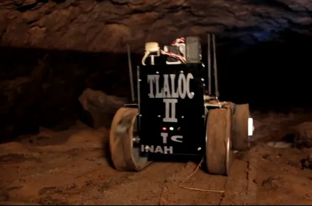 Robotul wireless numit Tlaloc II-TC va investiga tunelul de sub Templul Şarpelui cu Pene