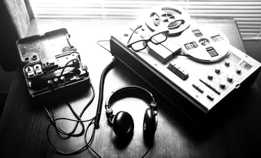 Părinți informatori. Dosarele declasificate care arată cum FBI-ul a spionat adolescenții rebeli ai Americii