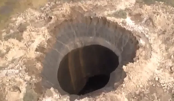 Un crater apărut în Siberia