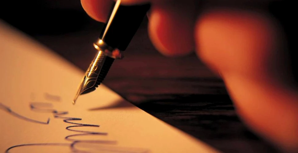 Scrisul de mână îţi dezvăluie personalitatea. Ce fel de om eşti dacă scrisul tău e orientat spre dreapta – VIDEO