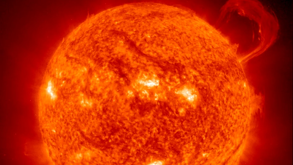 Când îşi va inversa polaritatea câmpul magnetic al Soarelui şi ce înseamnă acest fenomen?