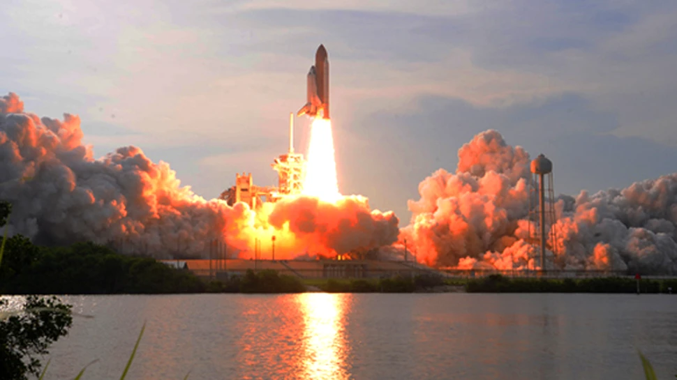 Endeavour a fost lansata spre SSI, dar ar putea fi avariata