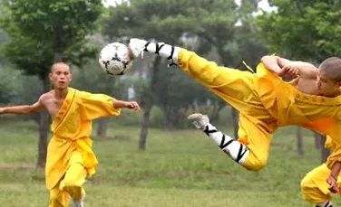 Cum joaca fotbal calugarii shaolin (FOTO)