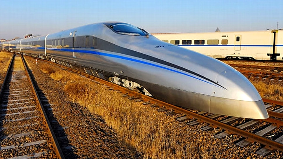Chinezii testează trenul care circulă cu 500 km/oră (VIDEO)